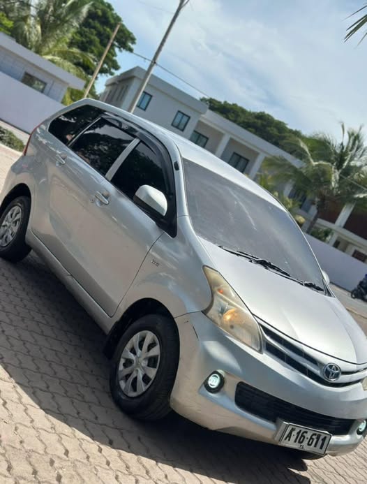 Car - Toyota Avanza Manual Type G - Negotiable